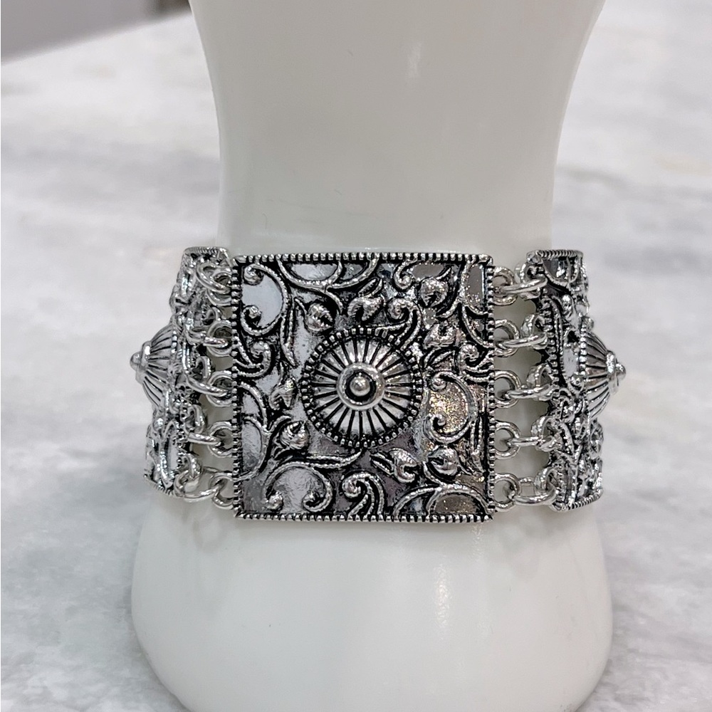 NEFERTITI Egyptian Style Silver Bracelet